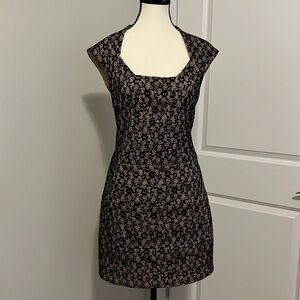 Sangria Tan and Black Lace Mini Dress 💚